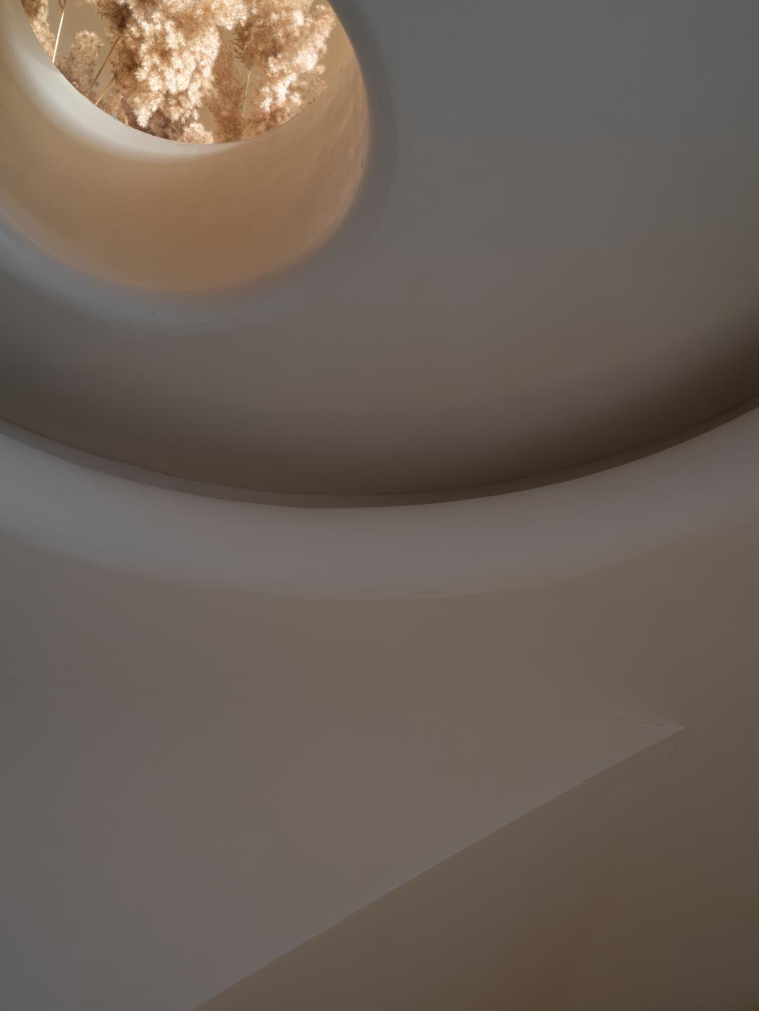 法式奶油风装修美容院,优雅净白空间设计