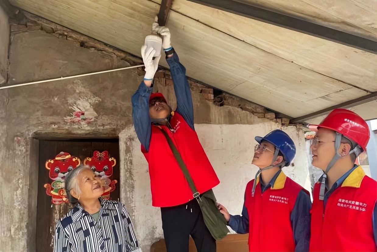 电网公司重阳节慰问离退休干部,电网重阳节