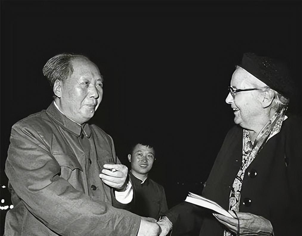 中国研发原*弹子**后，*诺斯**问：原*弹子**还是纸老虎吗？毛主席幽默回答