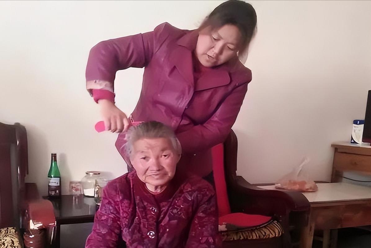 2000年陕西小伙捡到流浪老太,捡到流浪老太13年