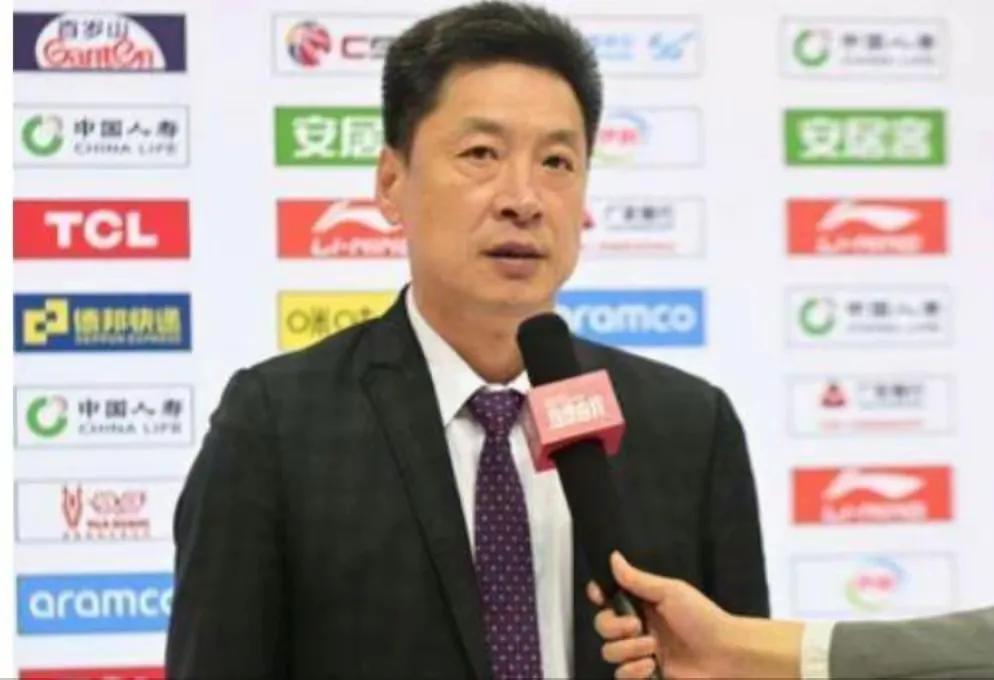 CBA江苏上海生死战，江苏关键时刻连续多次失误，球迷疑似打假球