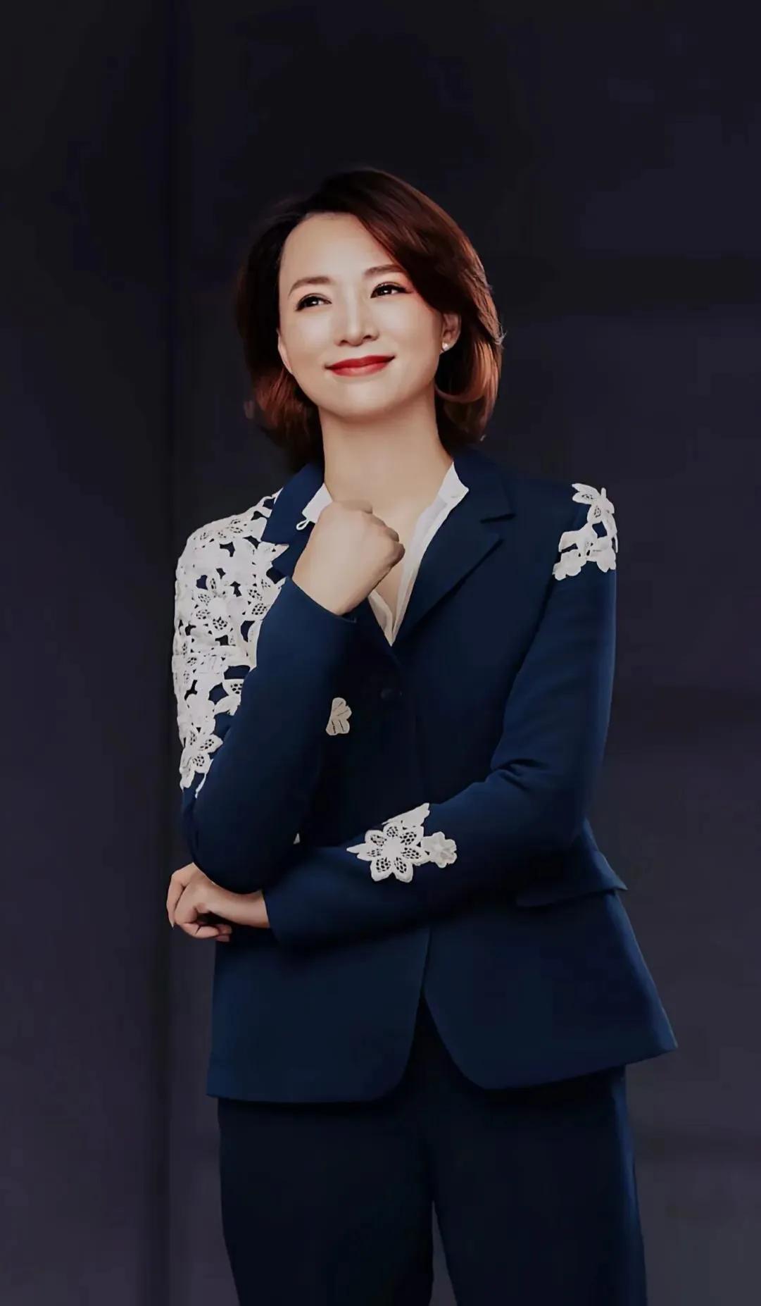 董卿15张精美的照片,董卿100张图片