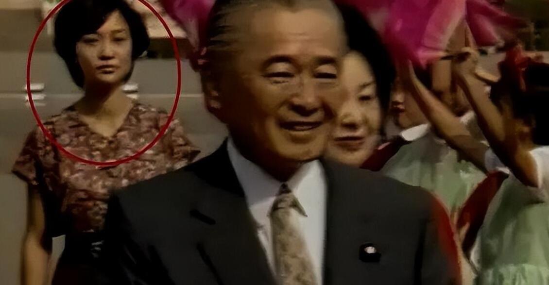 她是“北京小姐”的季军，保护过13位国家元首夫人