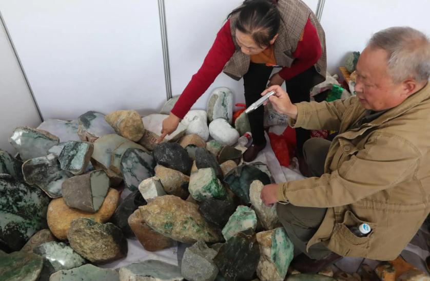 拼多多翡翠原石直播封号原因,拼多多的翡翠原石靠谱吗