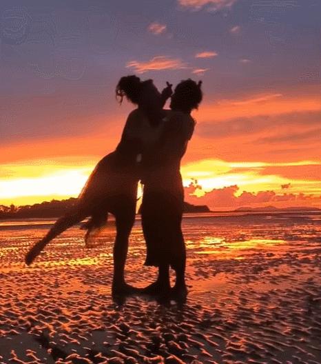 泰国渔民苦等瑞典初恋23年！绝美爱情爆红油管获600万*放播**：感动