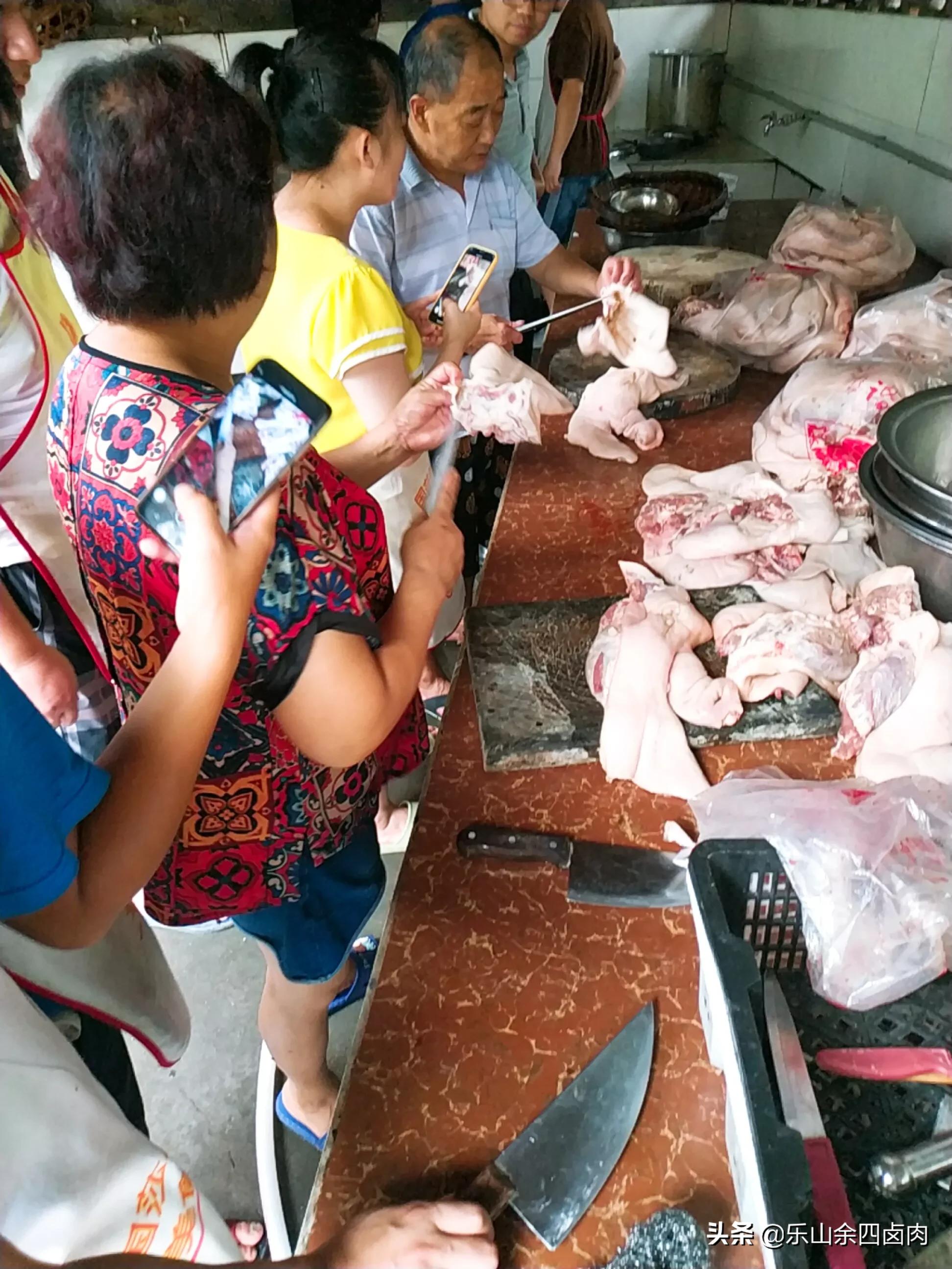 卤肉颜色红亮的技巧,卤水放什么卤肉才红亮