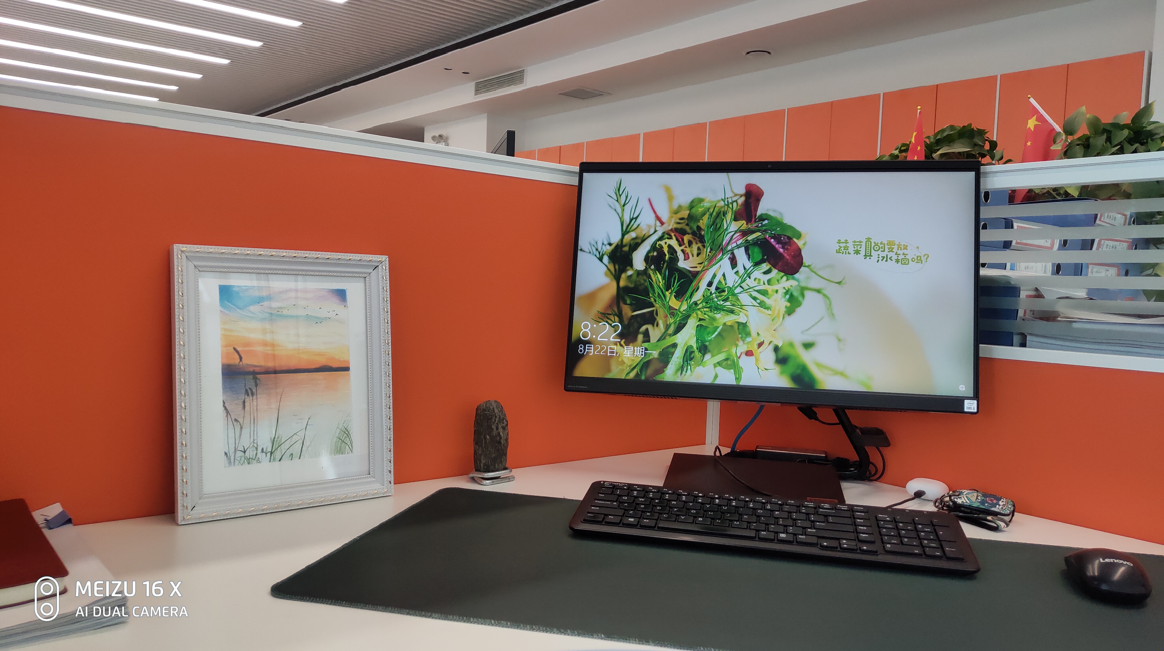 极简格子间，治愈办公焦虑