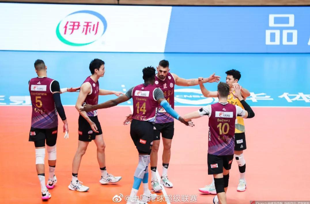 “小国家队”力克夺冠大热门，疫情成为决定比赛走向的不对等因素