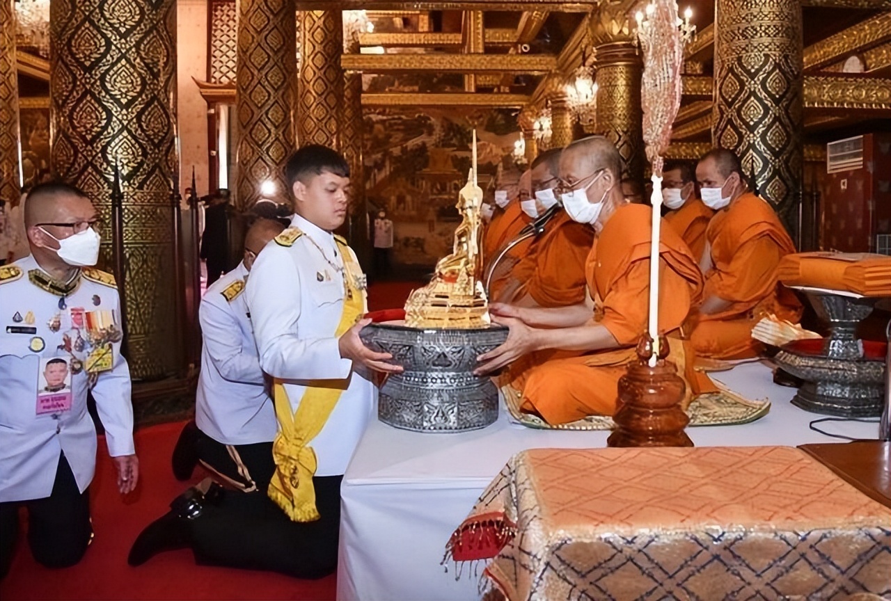 泰国提帮功王子18岁生日情况,泰王14岁提帮功难当大任