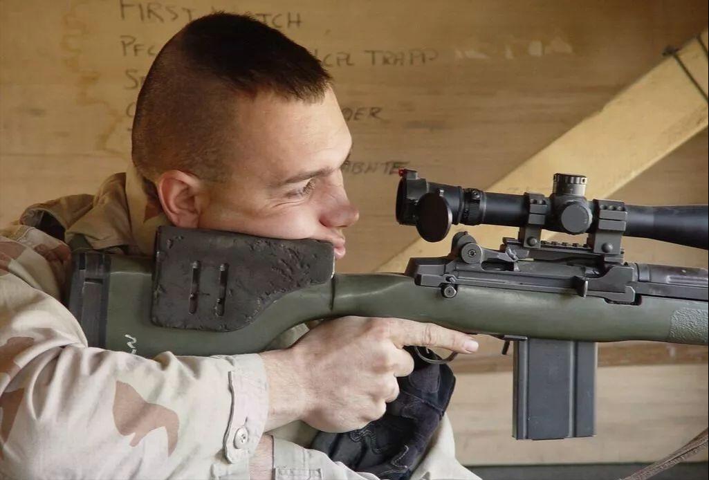 现实中的mk14ebr增强型射手步枪,mk14ebr和dmr