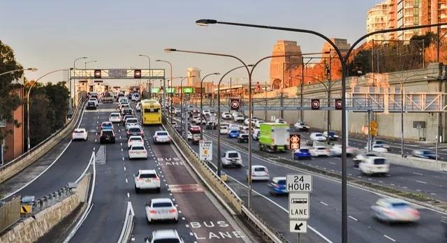 为什么电脑卖家都推荐两根8g内存而不是一根16g内存？是坑小白吗