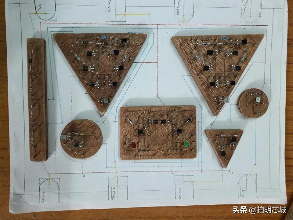 555芯片定时器工作原理,555定时器构成单稳态触发器