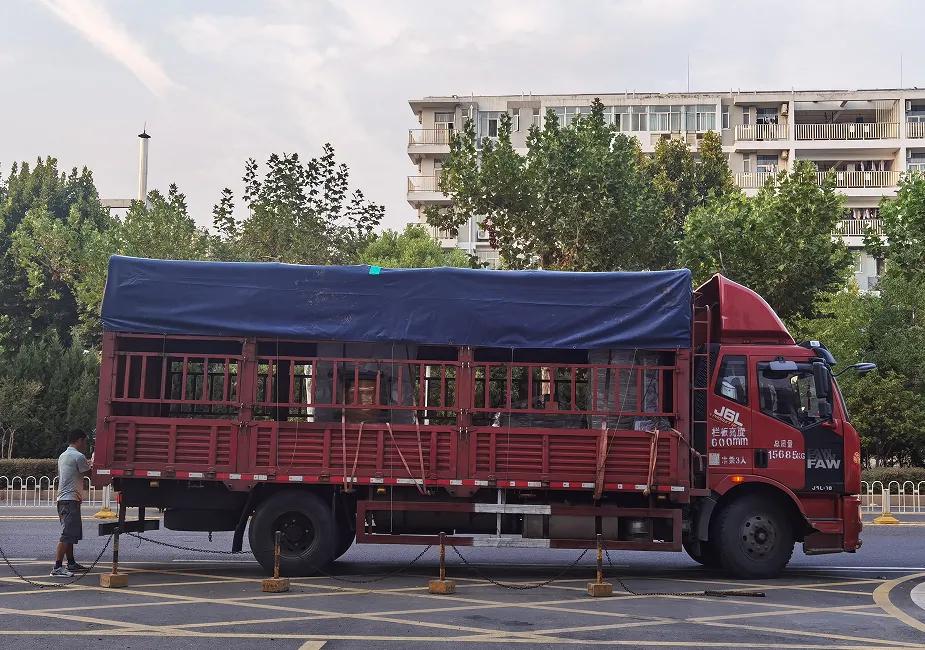 首台国产KAWAI大腔体HTHP压机成功交付