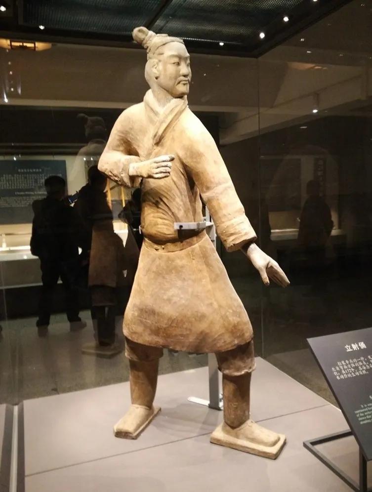秦始皇博物馆兵马俑简介,秦始皇兵马俑是世界七大奇迹之一