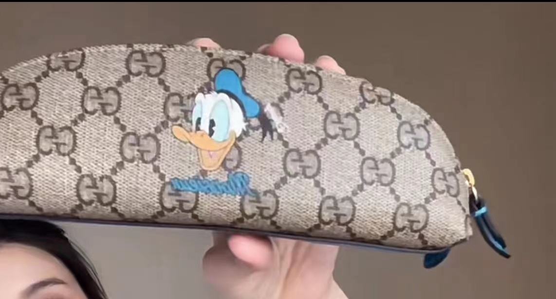 奚梦瑶1岁女儿背名牌包,奚梦瑶女儿庆生