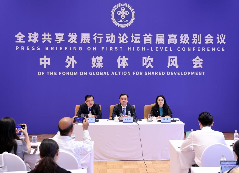 中国建的“新群”近70国加入，王毅主任亲自宣布，中方将投289亿