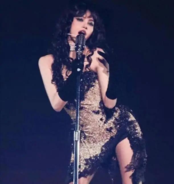 lisa被嘲脱离韩式滤镜颜值大跌,lisa现状变泰妹