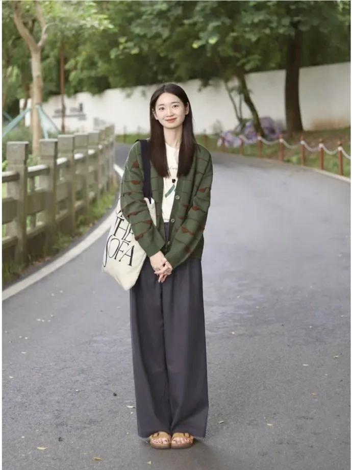 温婉娴静女生,优雅少女风景画