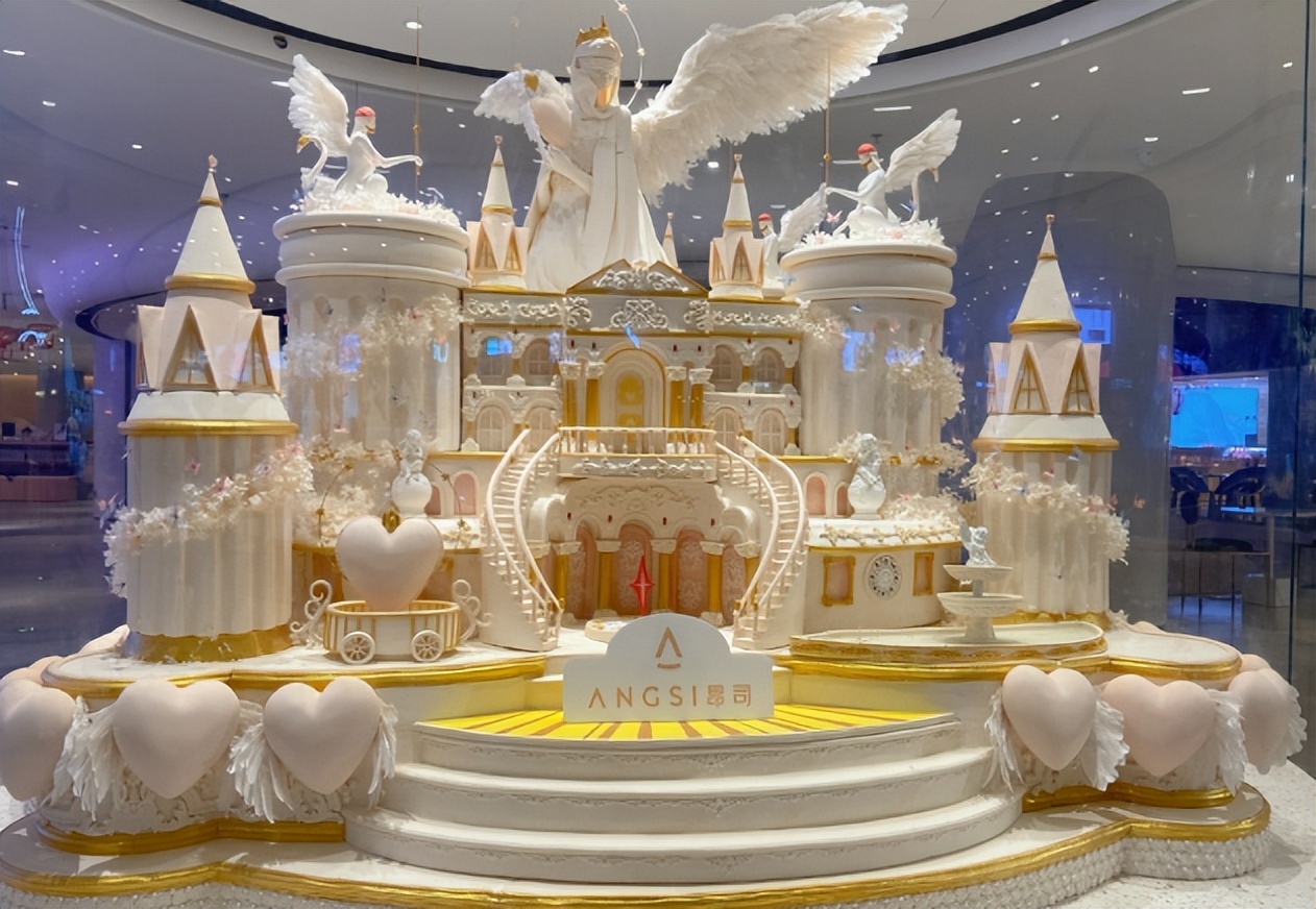 一个蛋糕1314万，中国首家1亿网红店凉了，搬出易烊千玺也没用