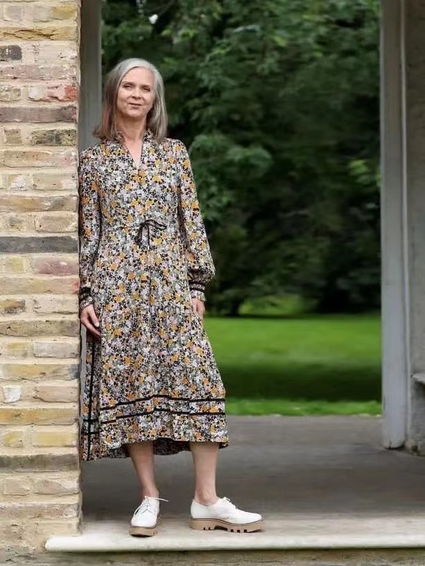 烂大街里的碎花怎么穿,烂大街连衣裙穿搭技巧