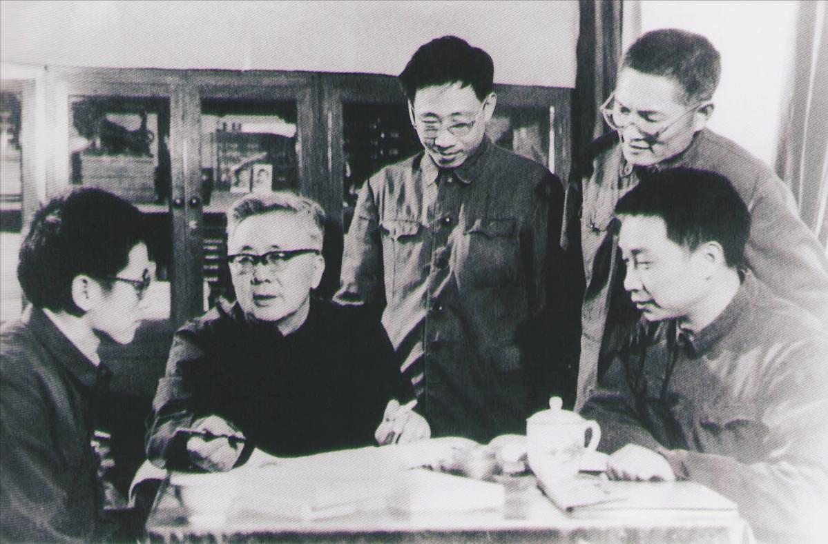 钱学森力学班和姚期智班哪个厉害,姚期智和钱学森合影