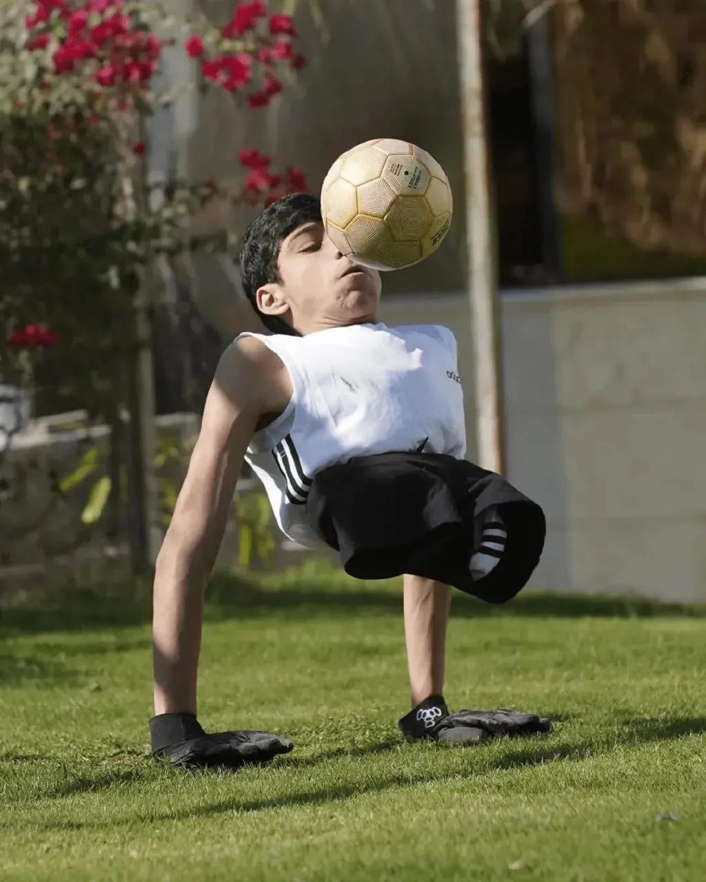 卡塔尔世界杯开幕式的那个人是谁,卡塔尔世界杯开幕式的小矮人是谁