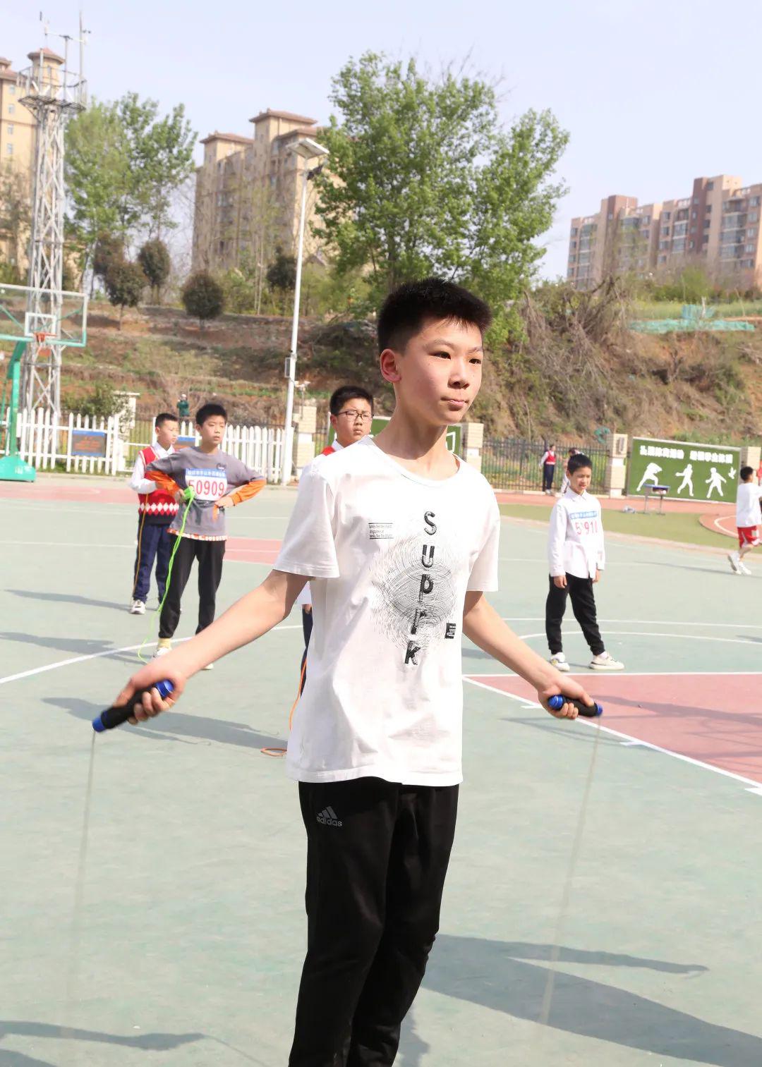 信阳市羊山外国语小学视频,信阳市羊山外国语小学分校