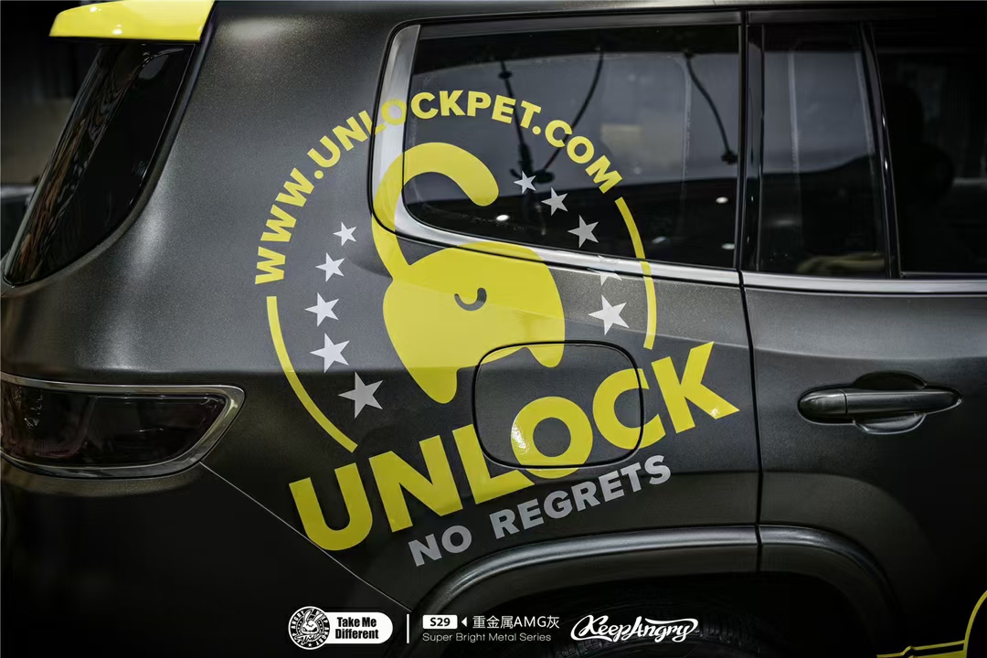 吉普大指挥官香槟银,吉普大指挥官改色膜龙血红