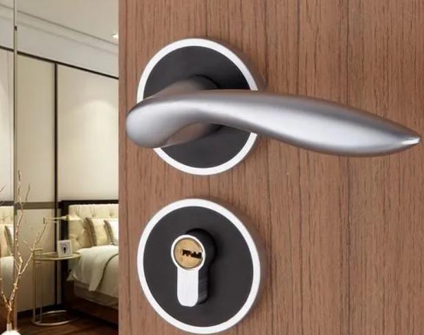 指纹锁安全还是开锁的安全,门锁指纹锁与钥匙哪个更安全