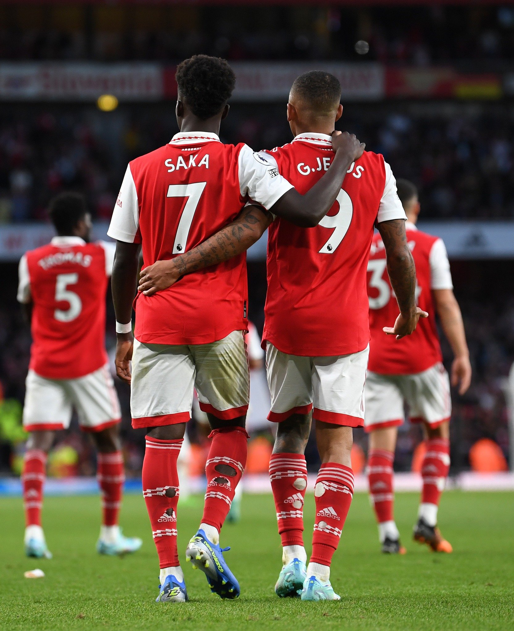 长筒足球袜怎么穿显腿瘦,好穿又便宜的过膝足球袜