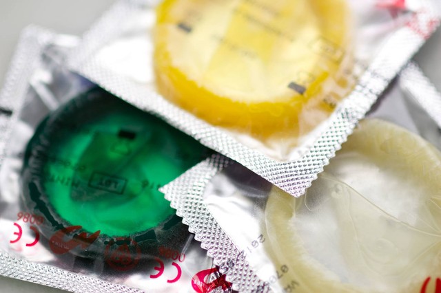 为何安全套上有油？不小心沾嘴上会危害身体吗？无论男女都应了解