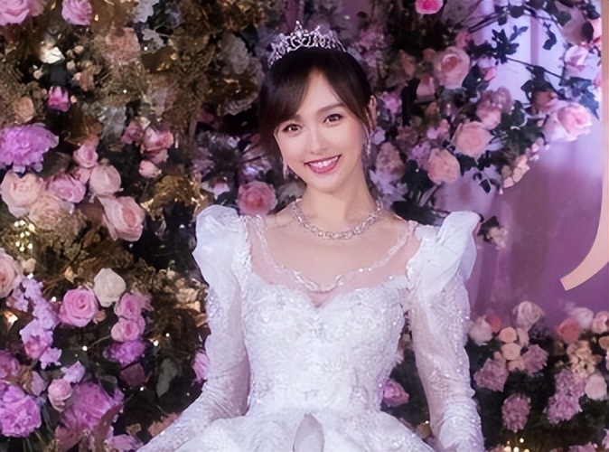 资本弃子唐嫣：获罗晋宠爱用四万手机壳，穿假货得罪苏芒遭封杀