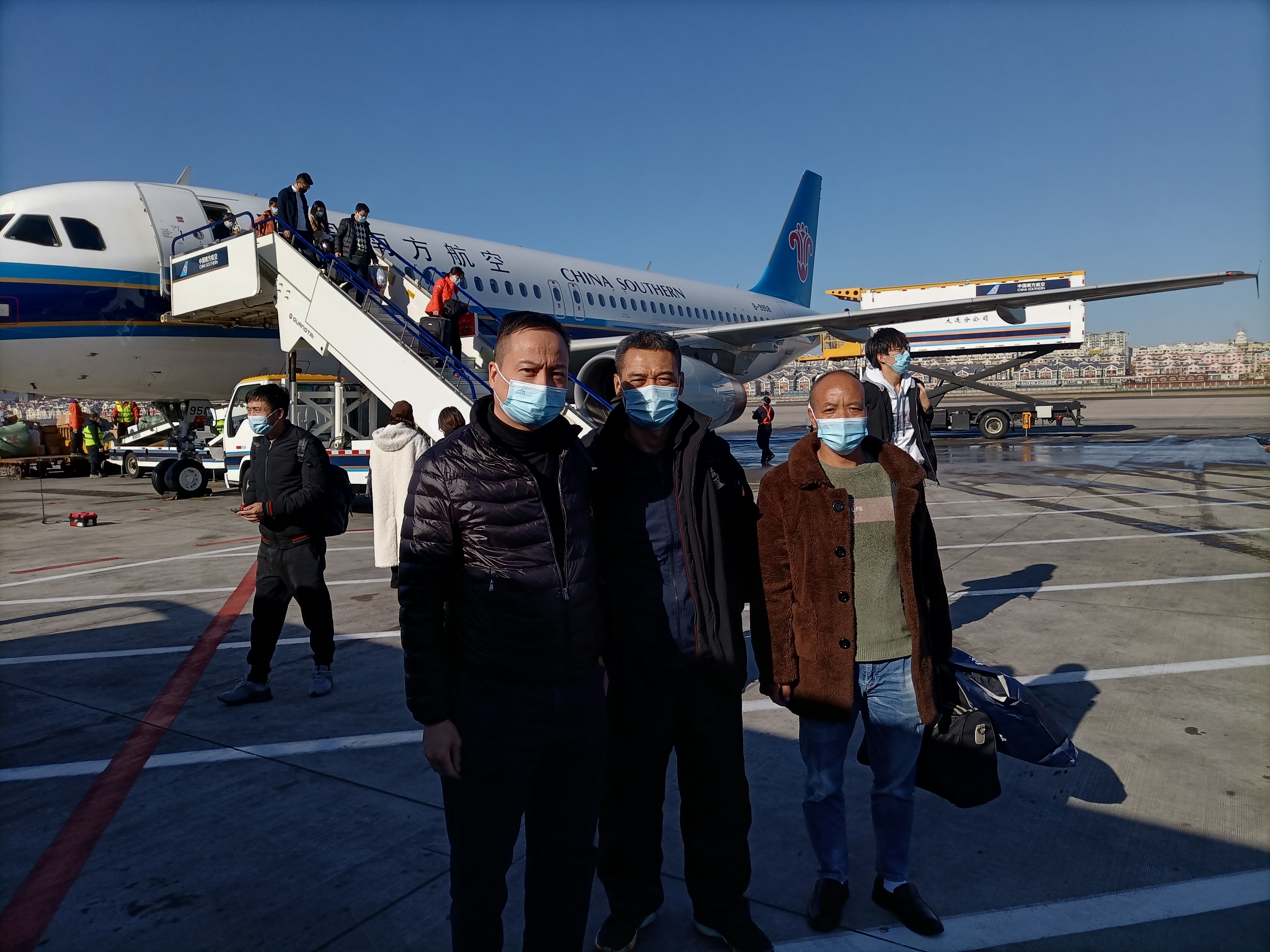 中年警察纪事八：房价最低城市出差，寒夜里的珍贵的冰糖葫芦