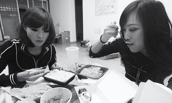 宋小粤和黄逸辉,cba啦啦队黄逸辉vs宋小粤