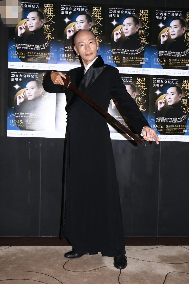 郑欣宜穿婚纱唱歌演唱会,郑欣宜罗文演唱会