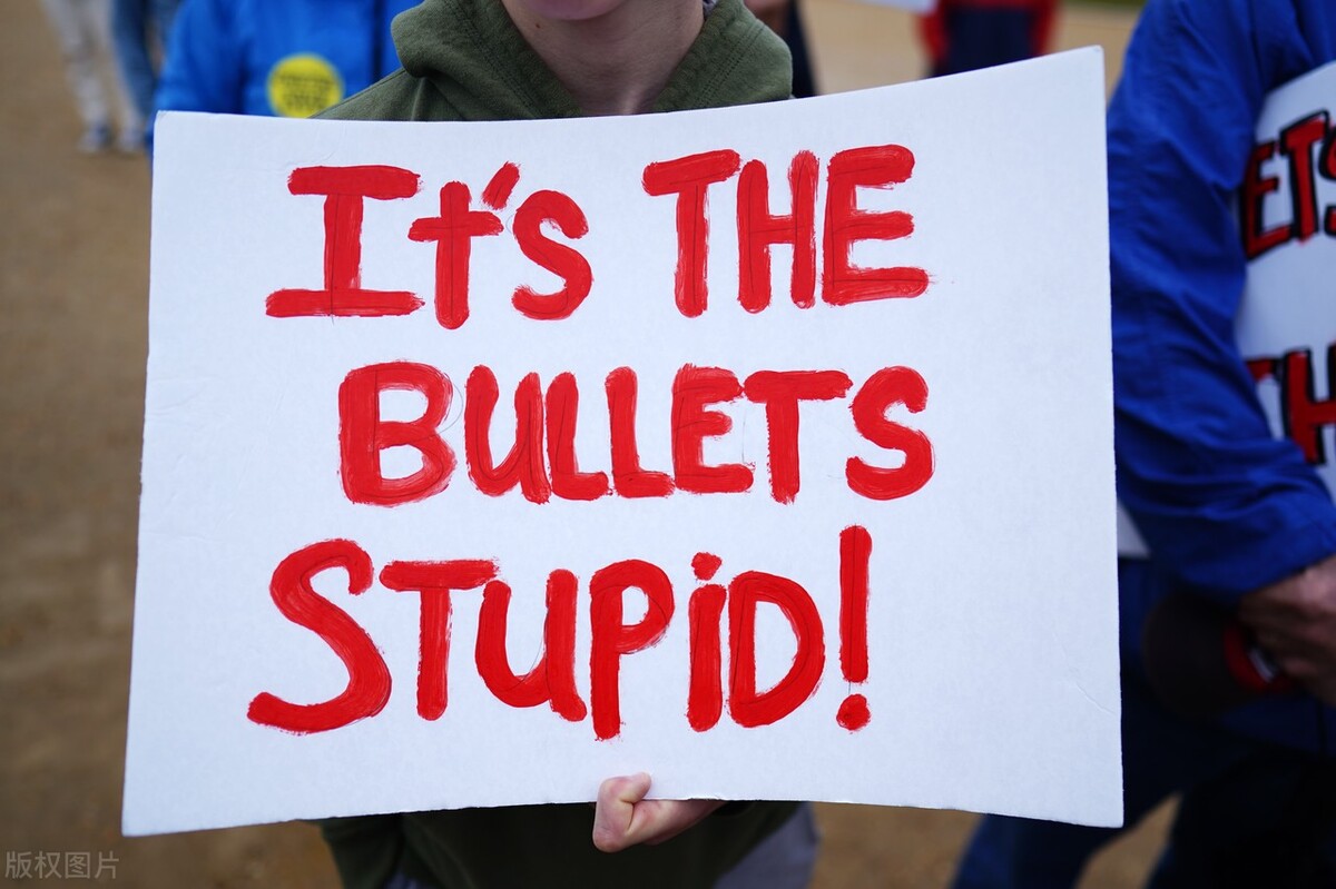 美国总统候选人叫嚣，让每一个台湾人都会使用枪支并配发突击步枪