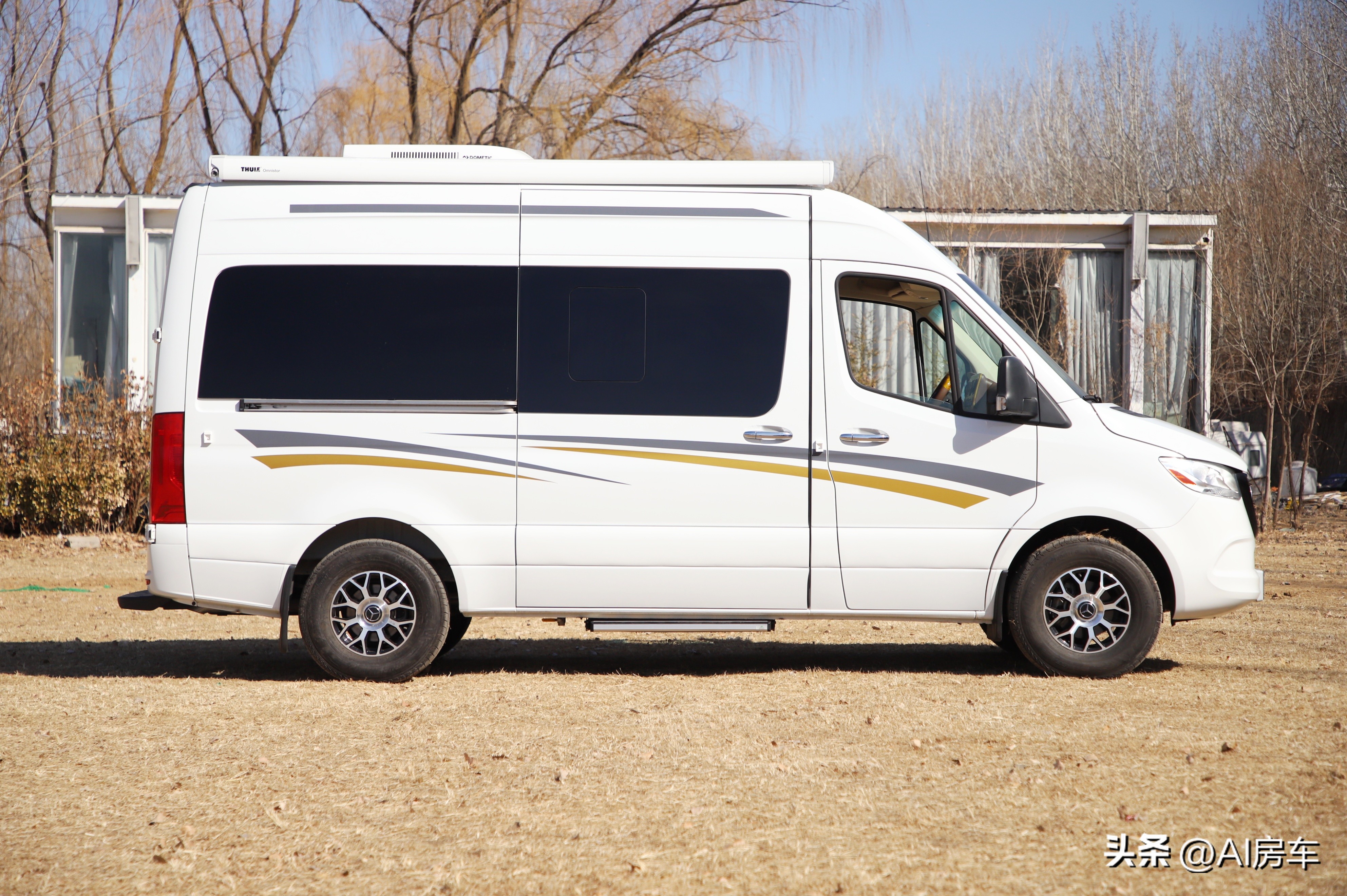 开它去看“村超”太爽了！赛后能车内做饭睡觉！详解奔驰商旅房车