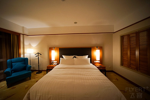 飞雪迎春山花烂漫,飞雪迎春绽玉蕊