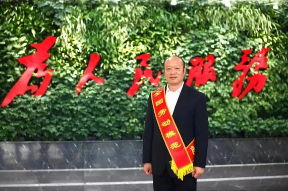 *党**中央、国务院表彰！跻身全国百强！他们来自华东理工大学，接连获国家级荣誉