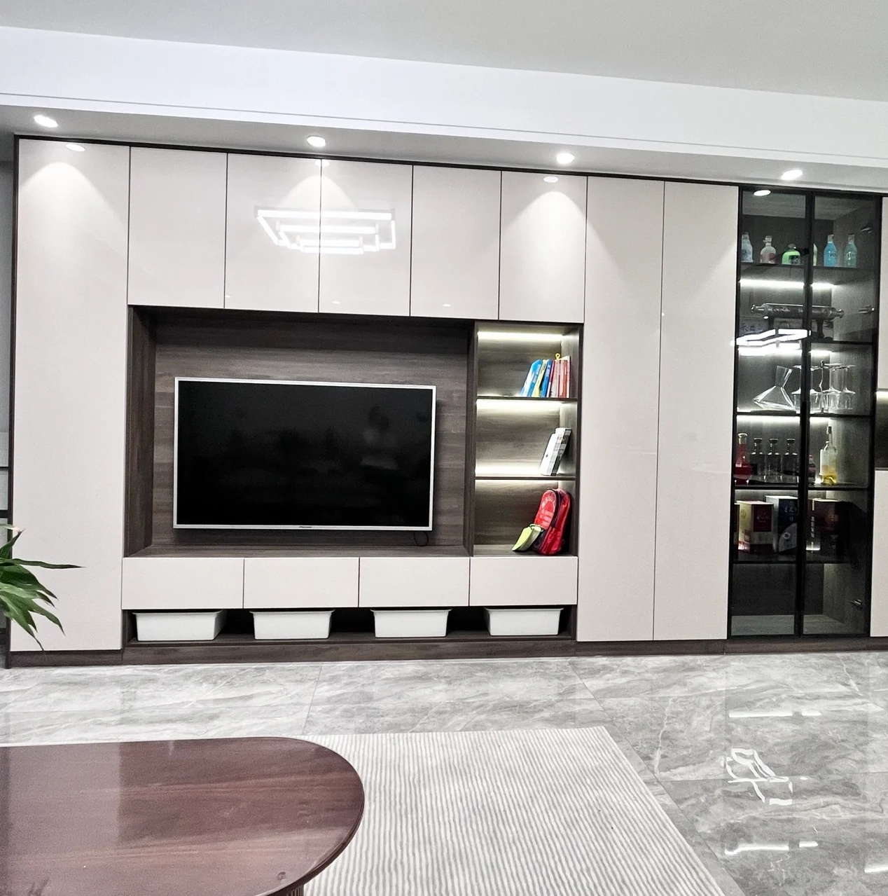 跟风满墙电视柜,不要跟风安装电视柜