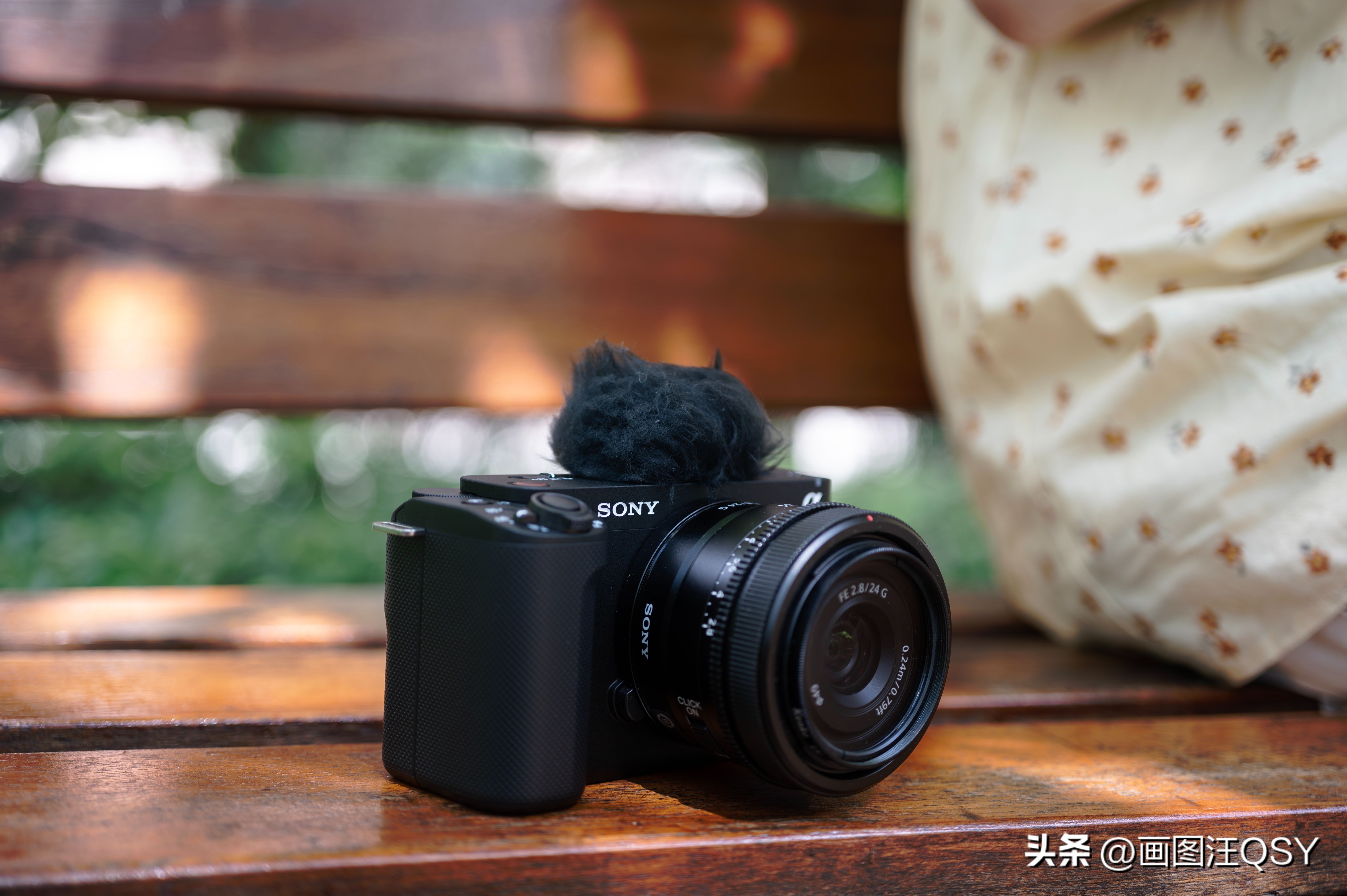 技术不够装备来凑，索尼ZV-E1真定位新手？Vlog初学者心得分享