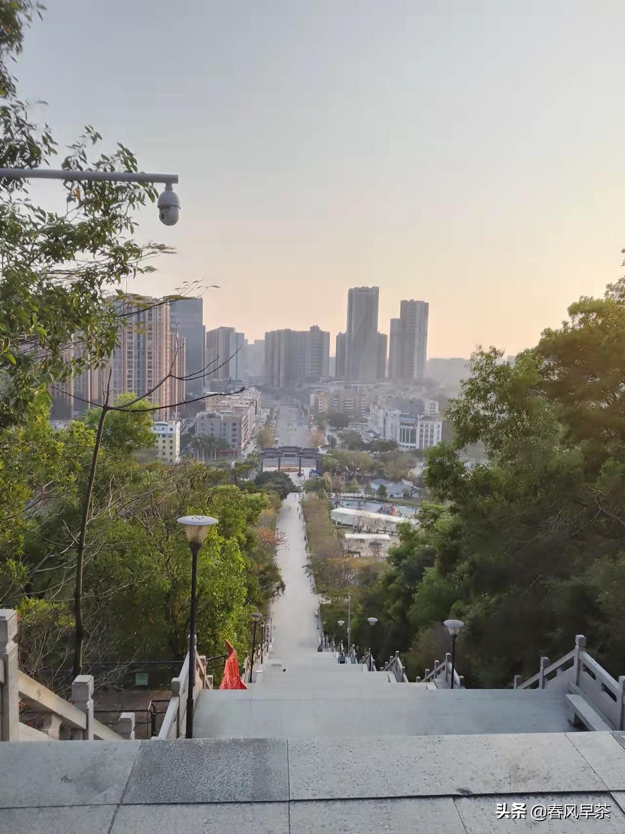 上海和深圳打工哪个好,打工去深圳还是上海