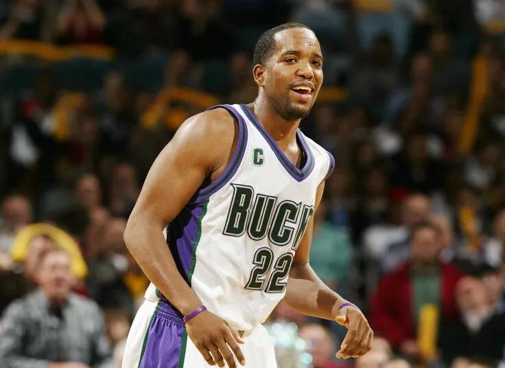 雄鹿队vs迈克尔里德,雄鹿队迈克尔里德投篮视频