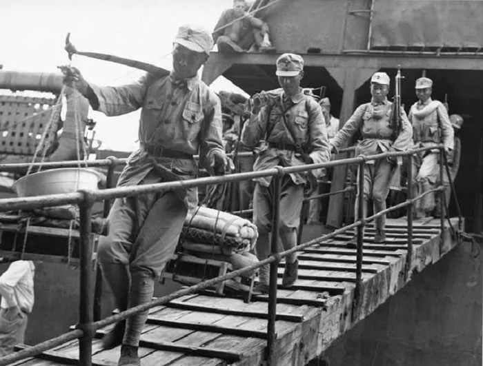 雕像被斩首、枪击、泼油漆！“*独台**分子”为何这么痛恨蒋介石？