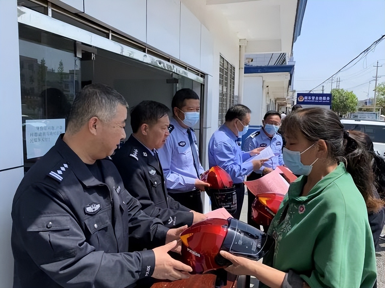 湖北黄冈：派出所里可以考摩托车驾照方便了