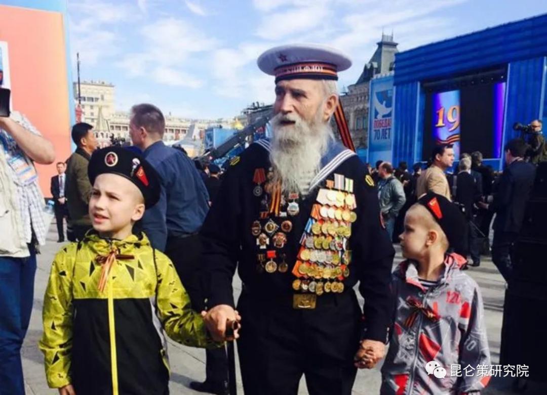 王忠新：“红场阅兵”飞扬红色主旋，资本主义俄国擦亮光荣历史