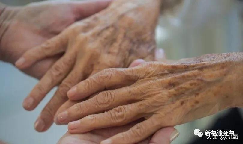 一个人变老的四种表现,一个人的年龄在脸上能不能看出来