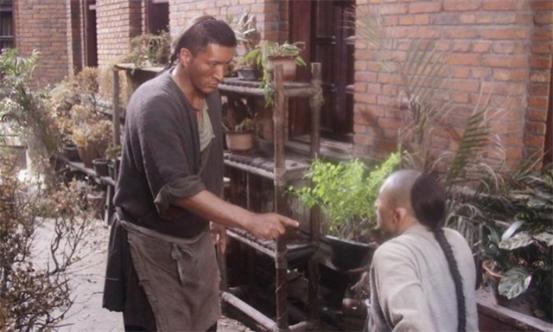 篮球巨星巴特尔：退役7年后，体形消瘦令人心疼，如今投身公益