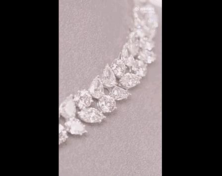 关之琳拍卖珠宝钻石手链,关之琳拍卖珠宝3个亿