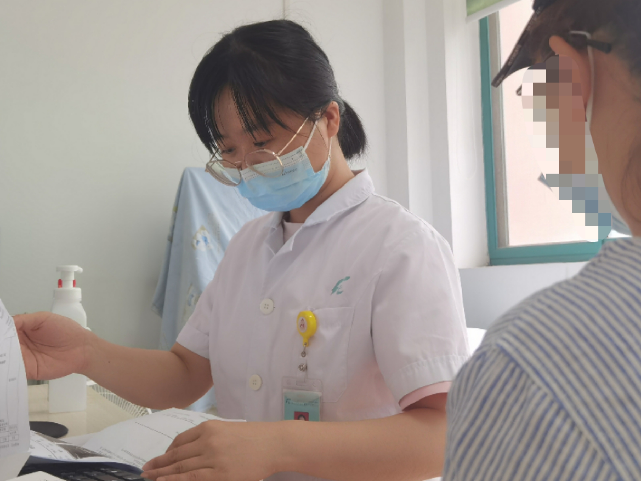 新妈妈奶水少怎么办,新妈妈奶水太多涨奶怎么办